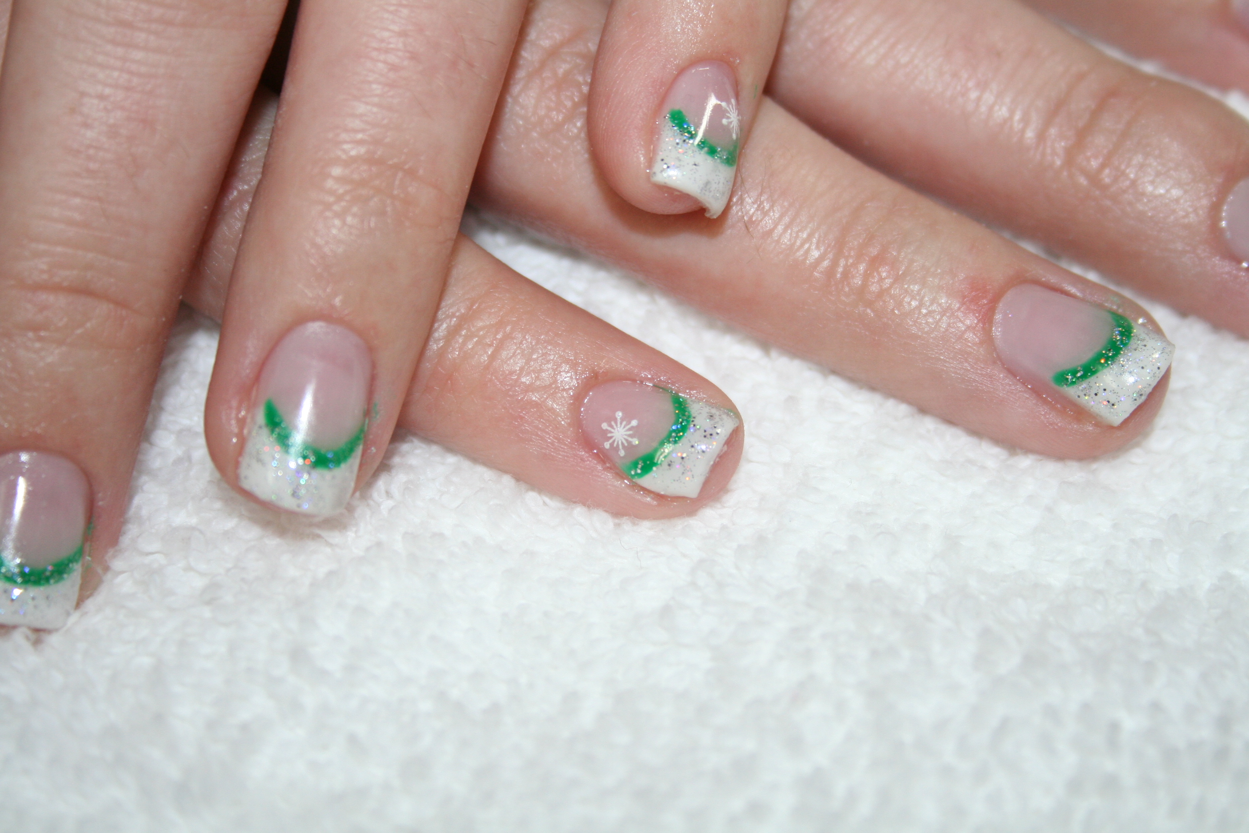 Posted in Nails with tags Christmas, Color Gel, French Tip, Gel Nails,
